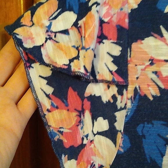 Women's size Large Liz Claiborne flowy floral top - Picture 5 of 5